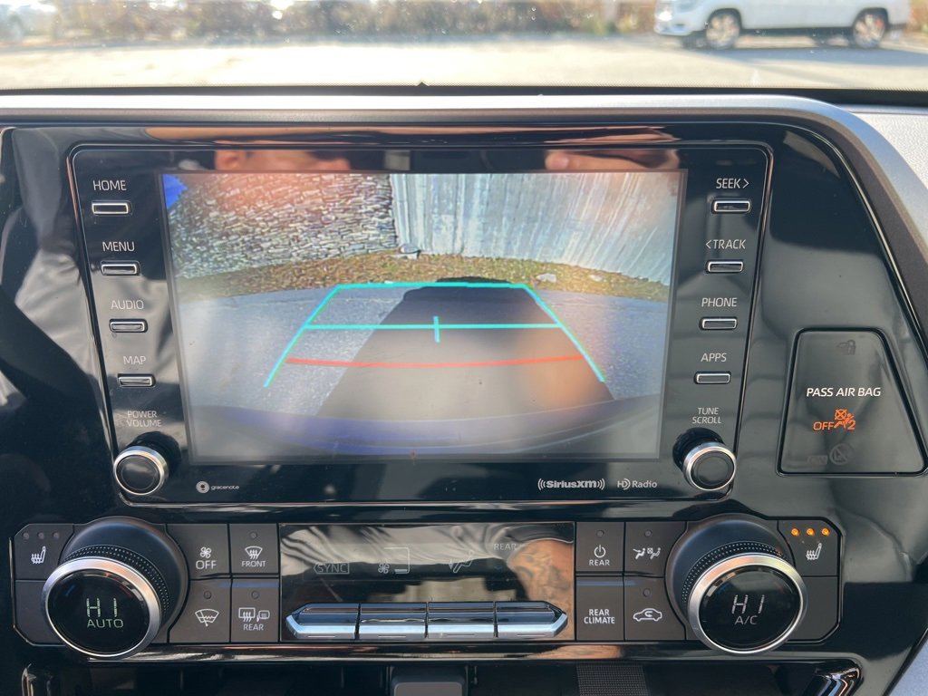 Used 2021 Toyota Highlander XLE image 18