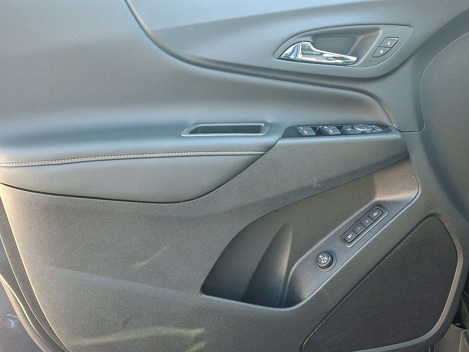 Certified 2022 Chevrolet Equinox Premier w/ LPO, Floor Liner Package image 10