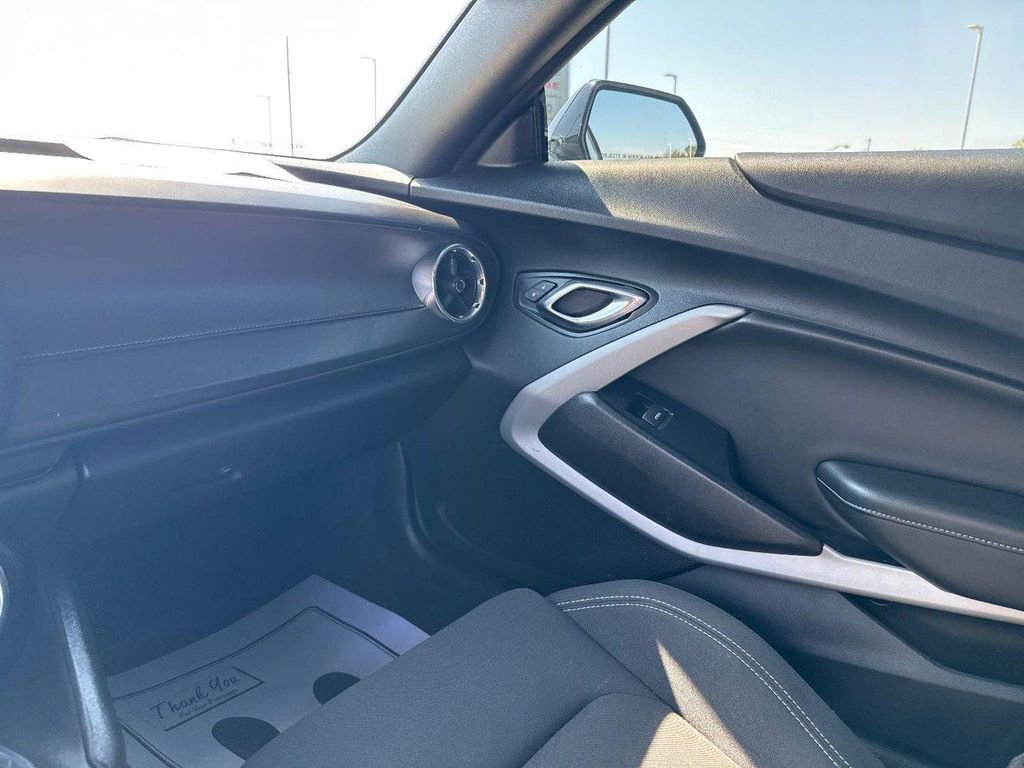 Used 2020 Chevrolet Camaro LT image 14