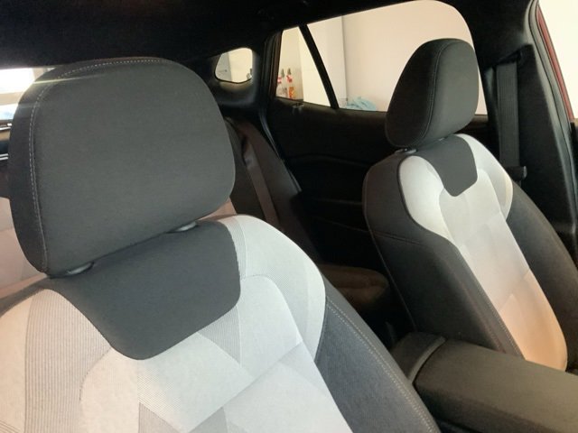 Used 2024 Chevrolet Trax RS image 32