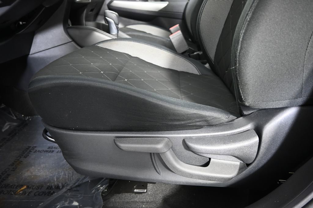 Used 2018 Nissan Kicks SV FWD image 21