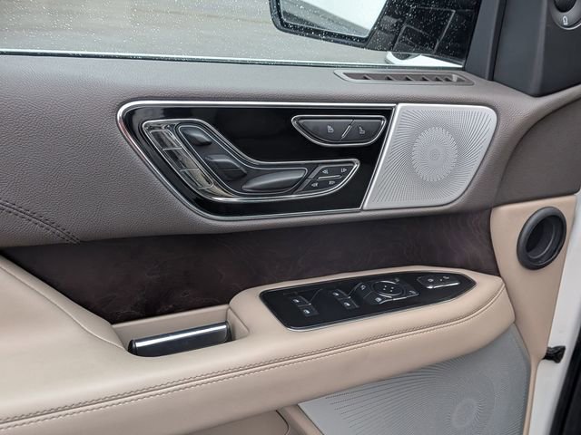 Used 2023 Lincoln Navigator Reserve image 13
