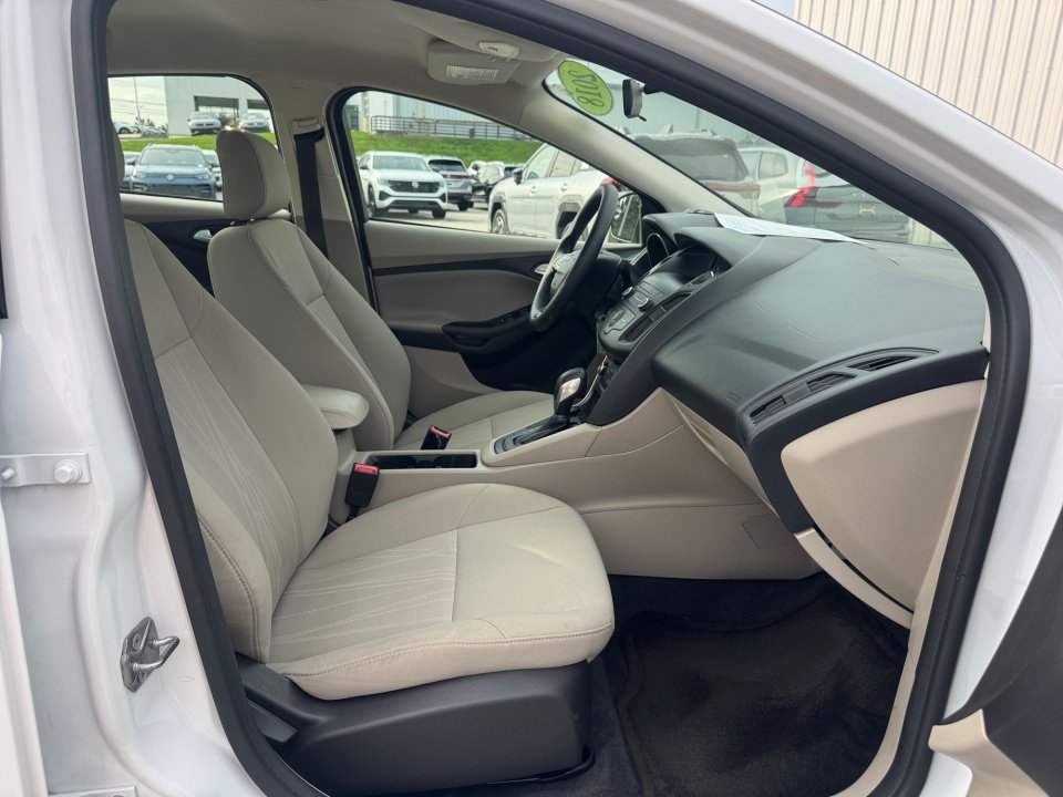 Used 2018 Ford Focus SE FWD image 32