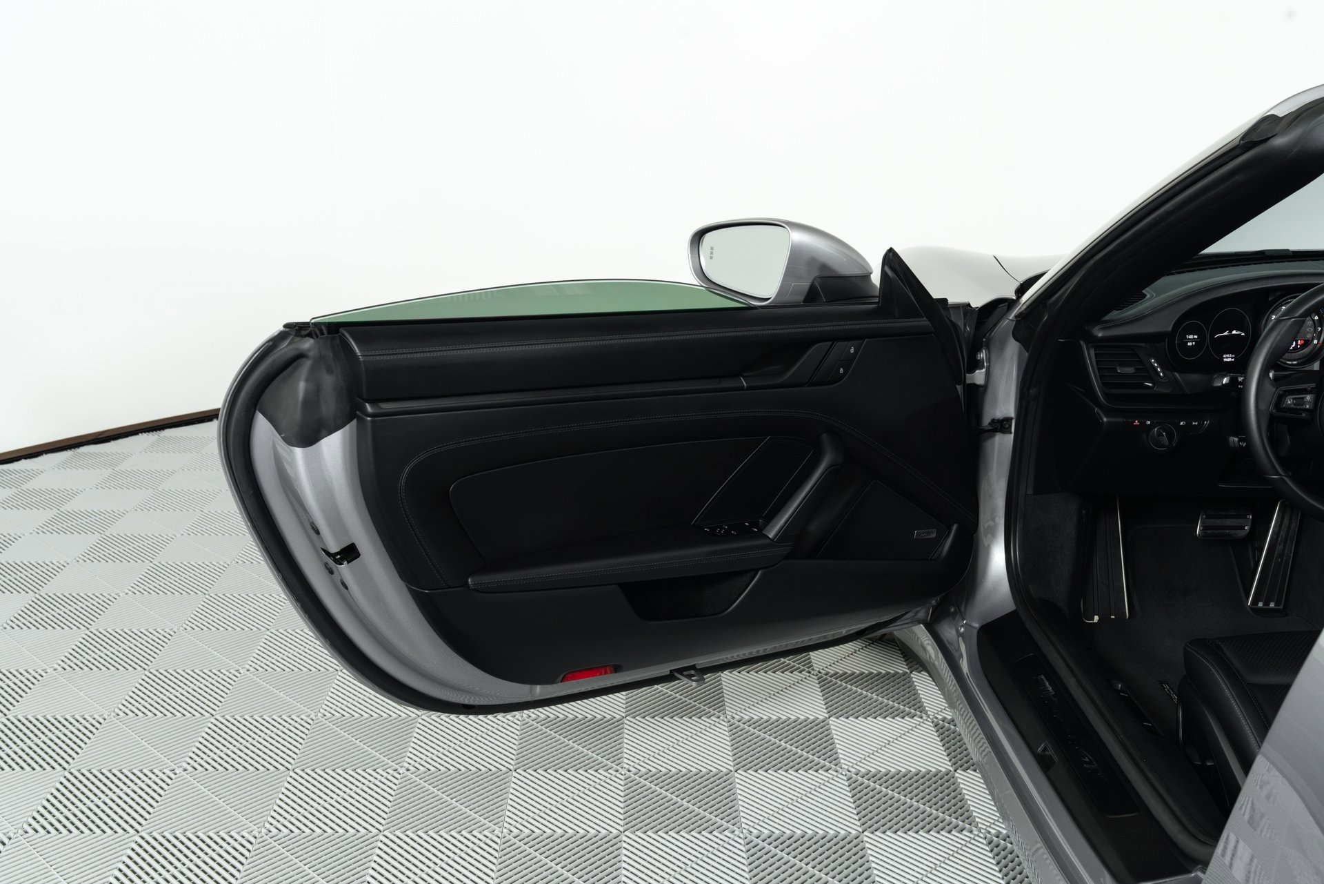 Used 2024 Porsche 911 Targa 4 GTS image 9