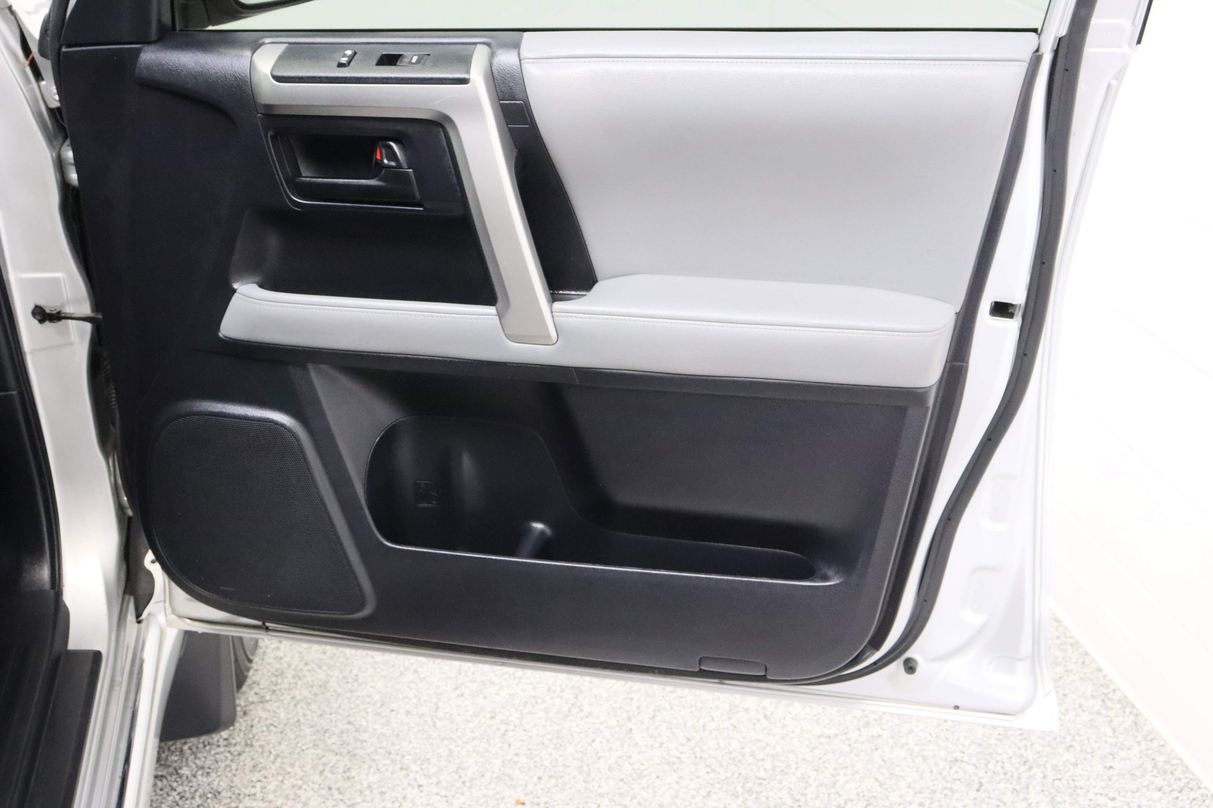 Used 2013 Toyota 4Runner SR5 image 31