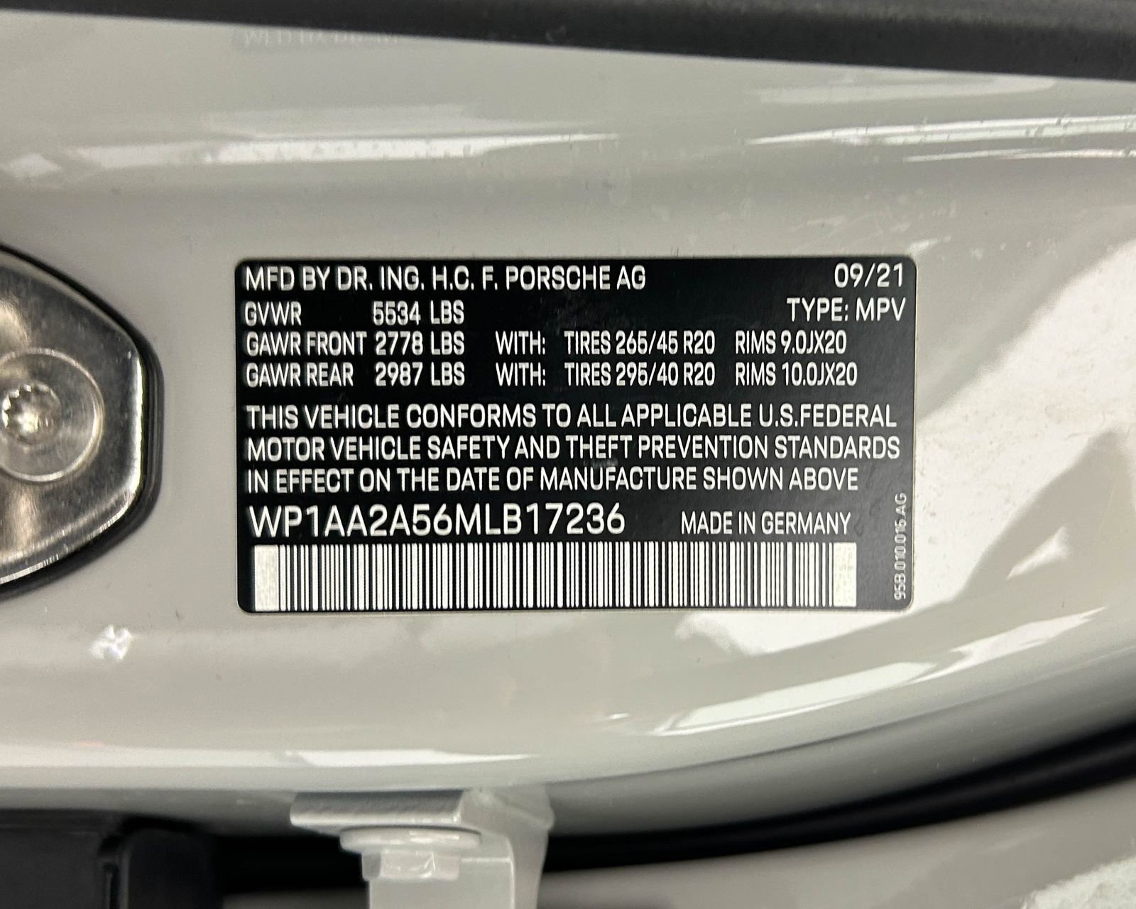 Used 2021 Porsche Macan AWD/4WD image 31