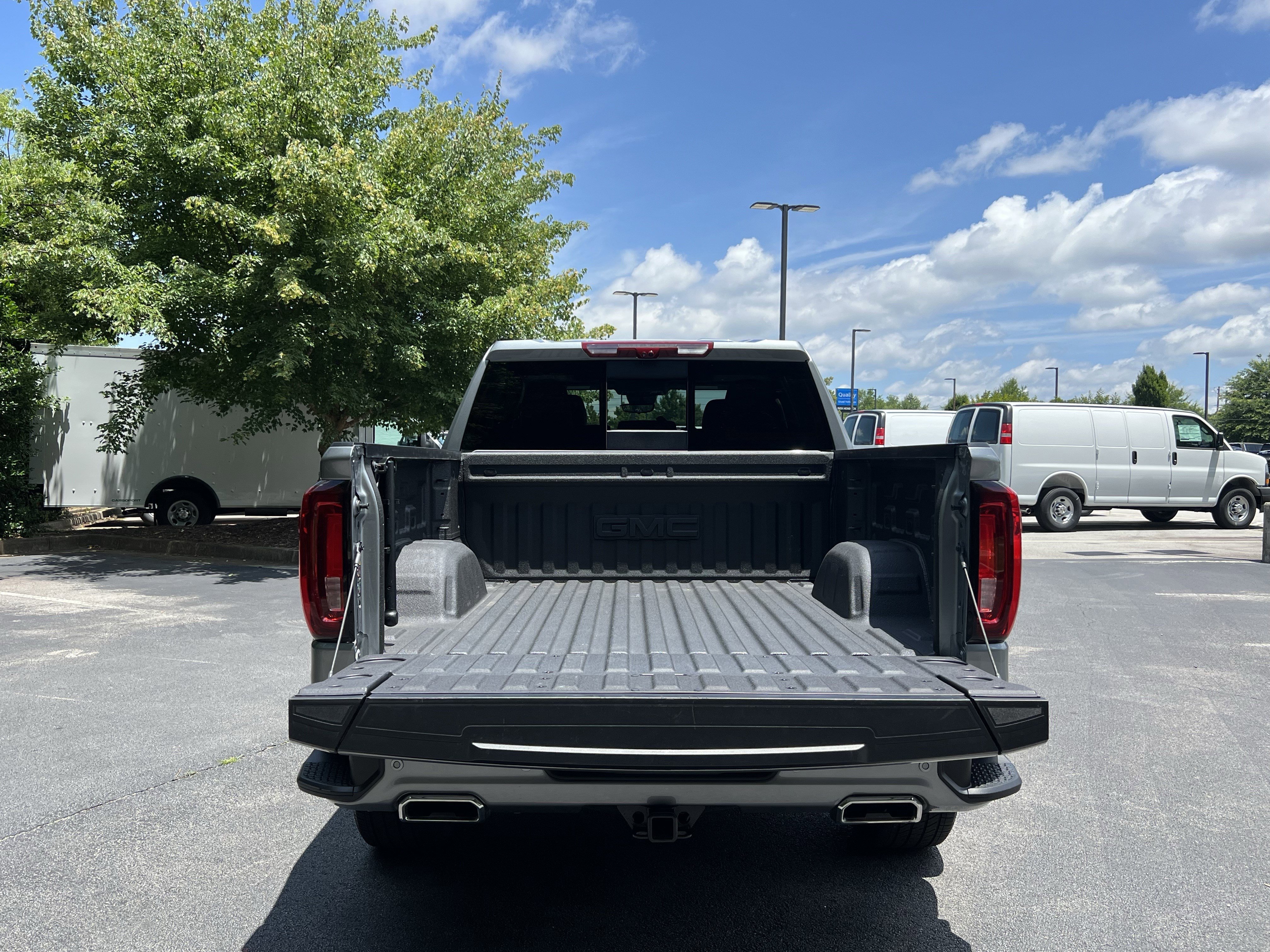 Used 2025 GMC Sierra 1500 Denali w/ Denali Reserve Package AWD/4WD image 11