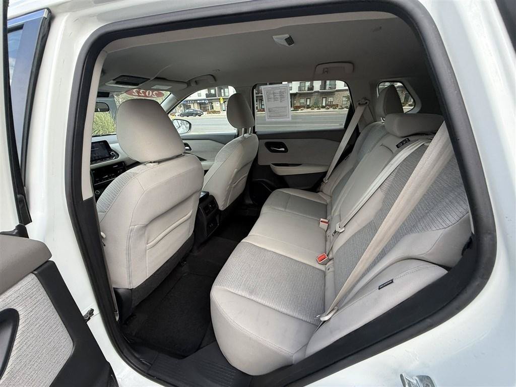 Used 2022 Nissan Rogue SV AWD/4WD image 18