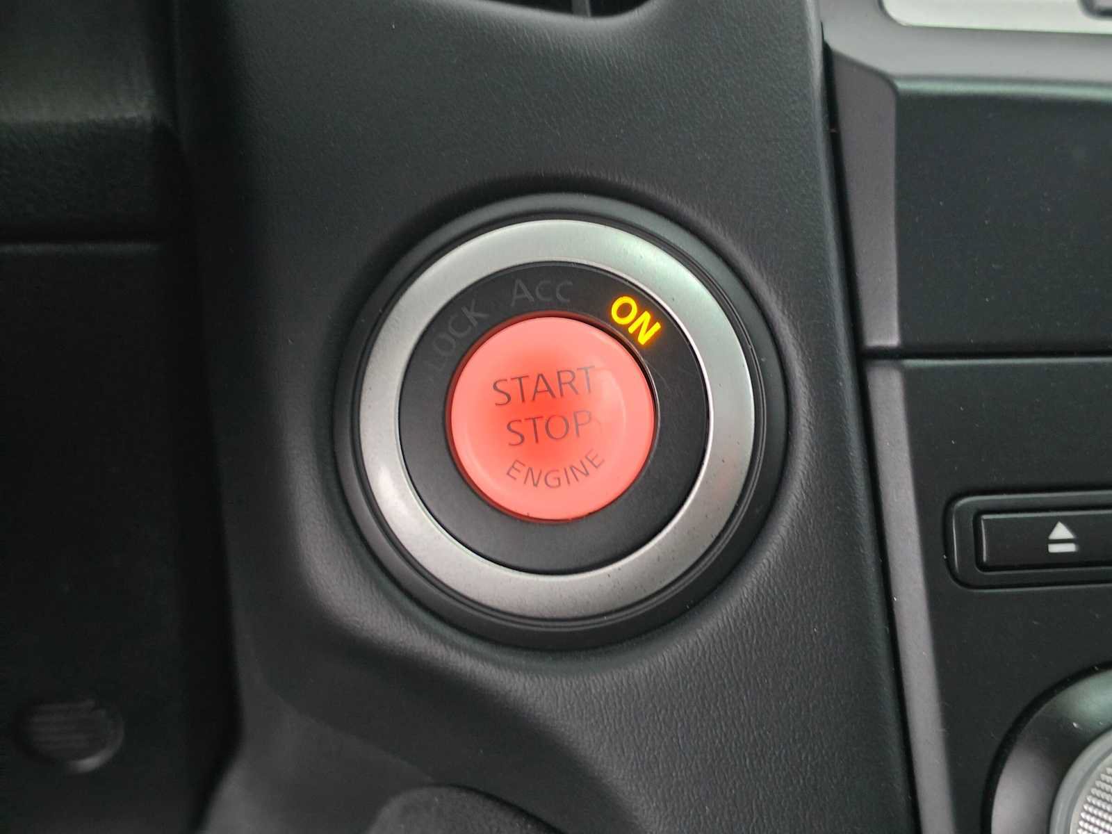 Used 2018 Nissan 370Z Touring RWD image 28