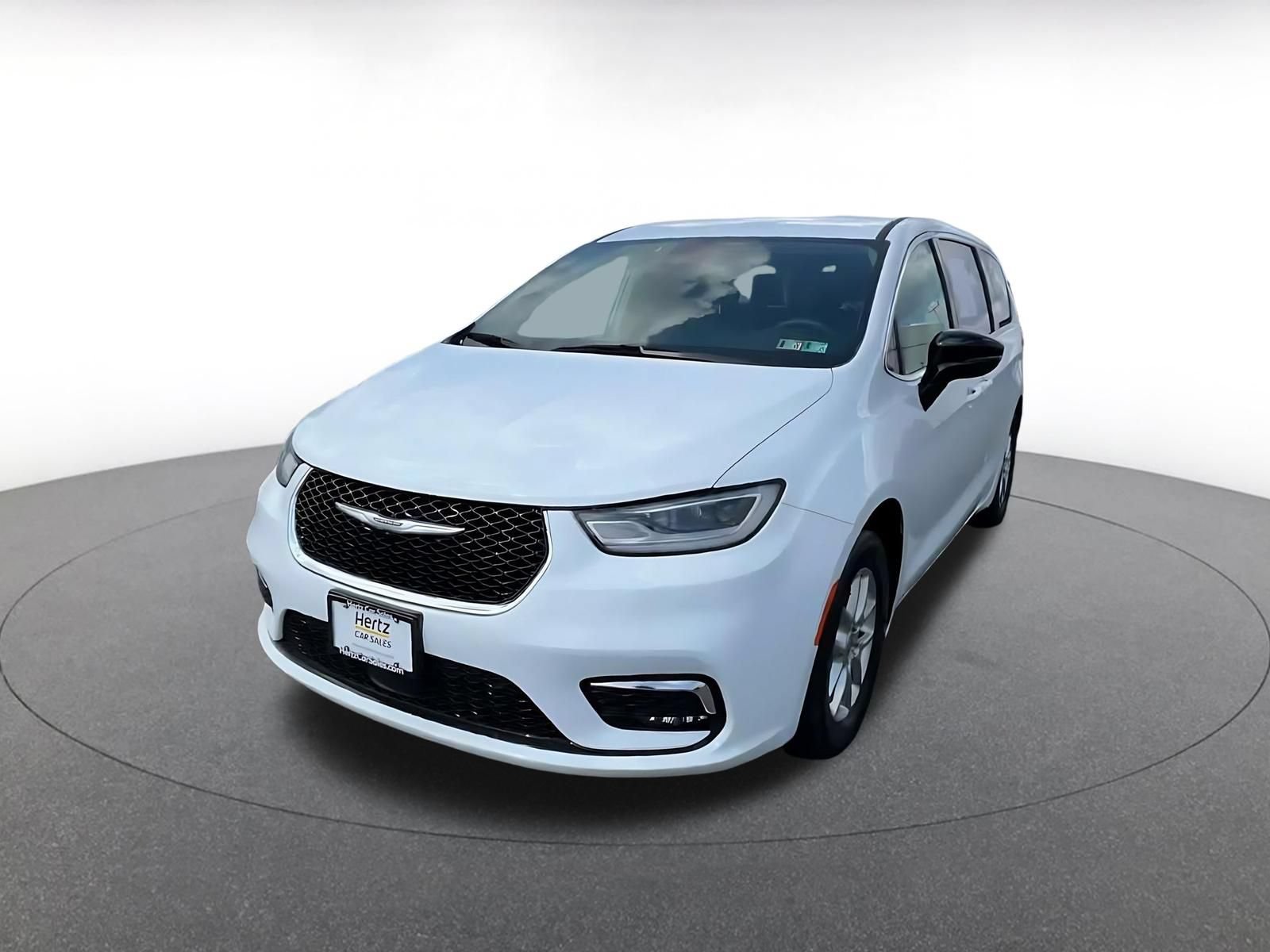 Used 2024 Chrysler Pacifica Touring-L FWD image 5