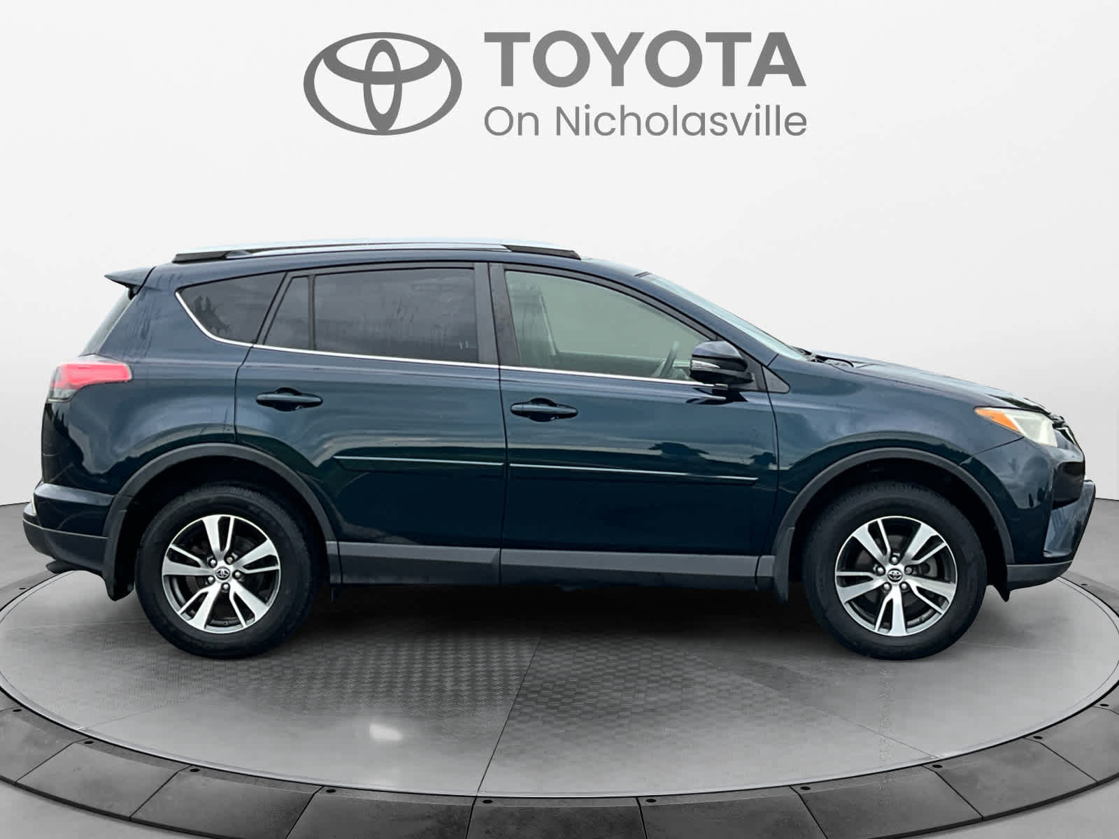 Used 2018 Toyota RAV4 XLE AWD/4WD image 6