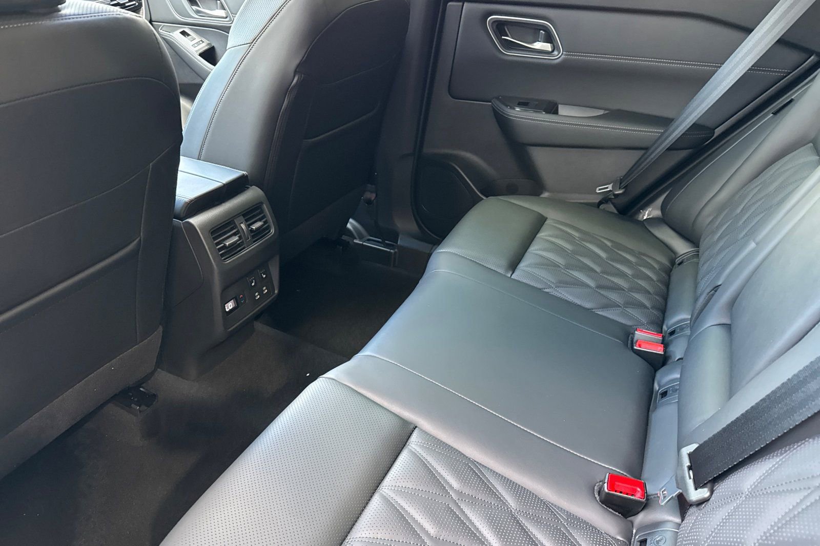 New 2026 Nissan Rogue Platinum w/ Platinum Premium Package AWD/4WD image 9