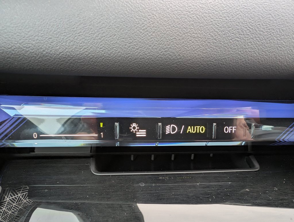 Used 2024 BMW 540i xDrive w/ Premium Package image 29