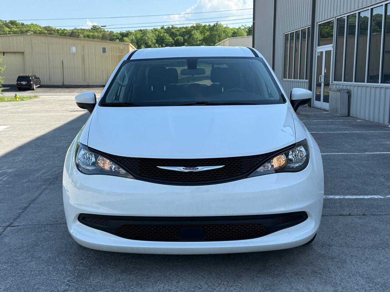 Used 2022 Chrysler Voyager LX FWD image 2