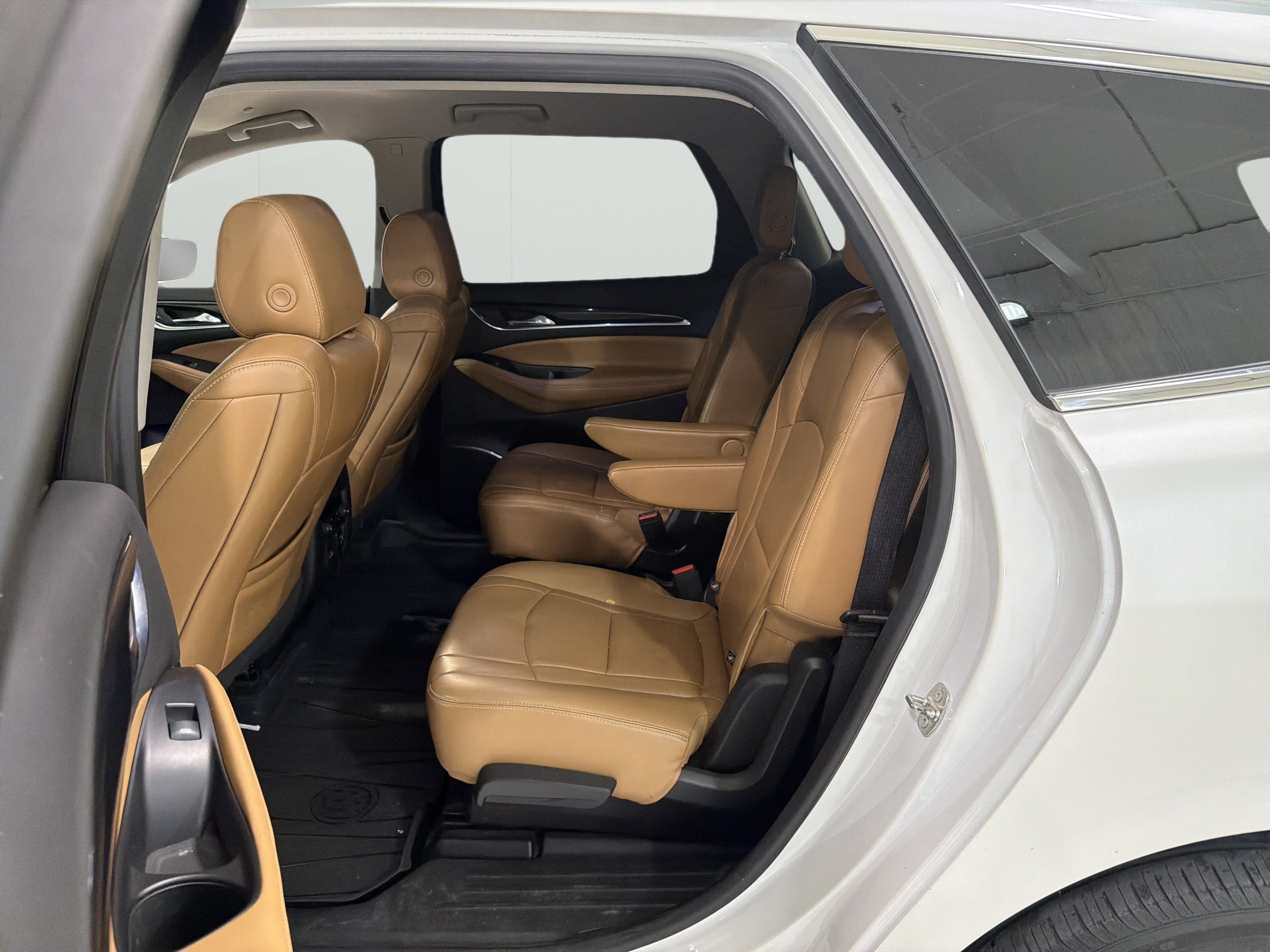 Used 2018 Buick Enclave Premium w/ LPO, Cargo Package FWD image 10