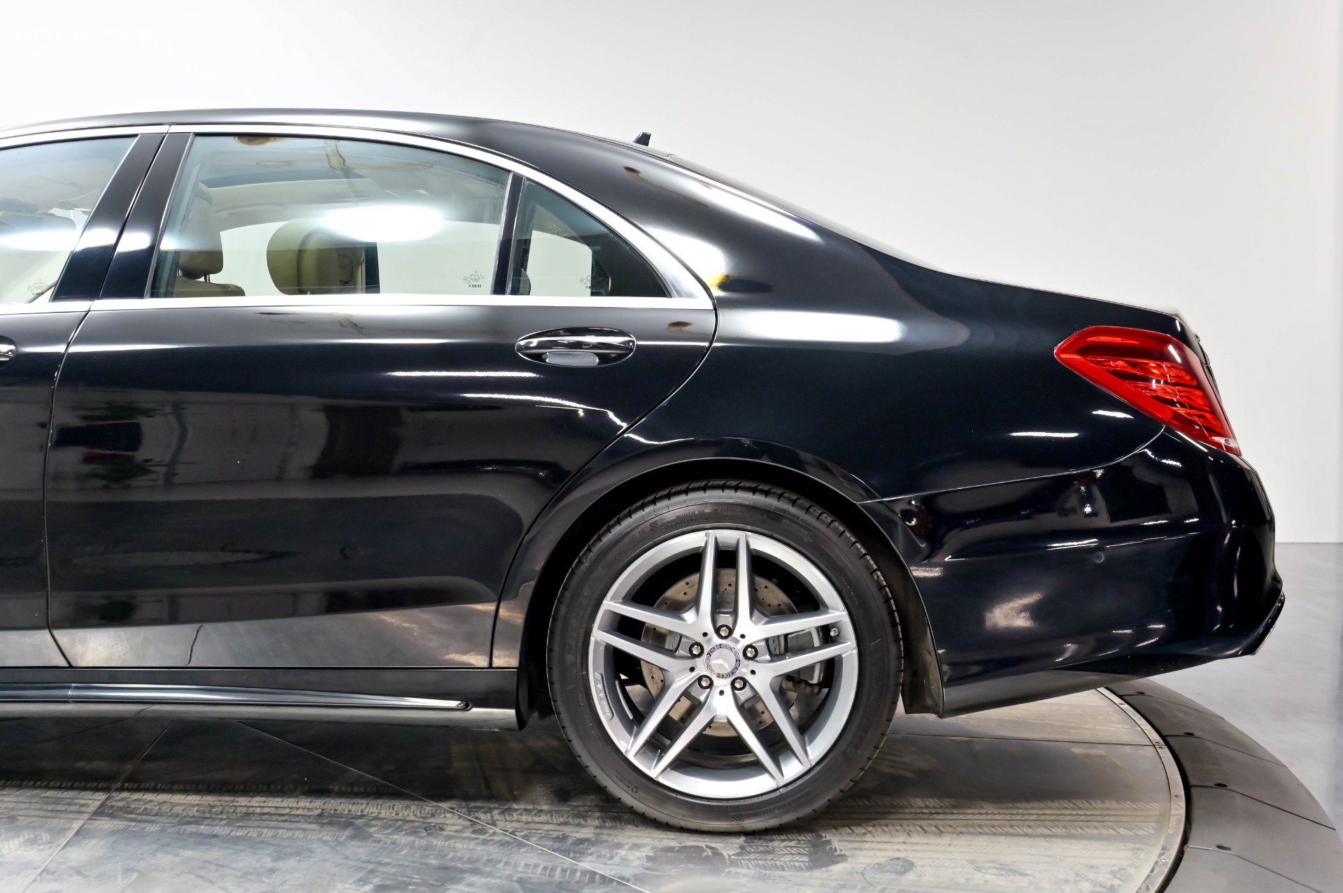 Used 2016 Mercedes-Benz S 550 4MATIC Sedan image 45