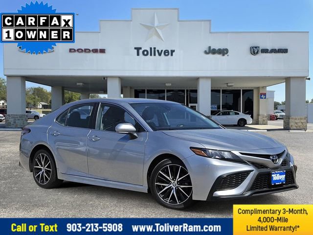 Used 2024 Toyota Camry SE image 1
