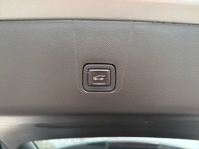 Certified 2023 Chevrolet Traverse RS w/ LPO, Floor Liner Package AWD/4WD image 18