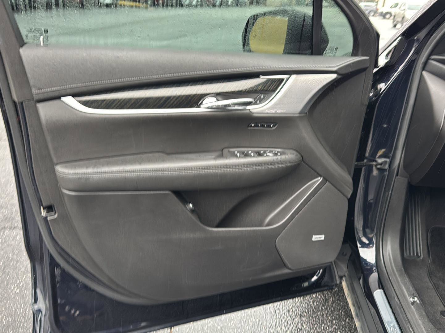 Used 2021 Cadillac XT6 Premium Luxury image 14