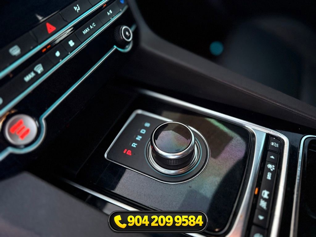 Used 2020 Jaguar F-PACE Premium image 16