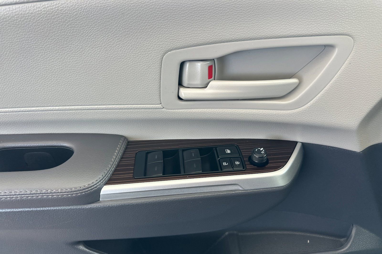 Certified 2023 Toyota Sienna LE FWD image 11