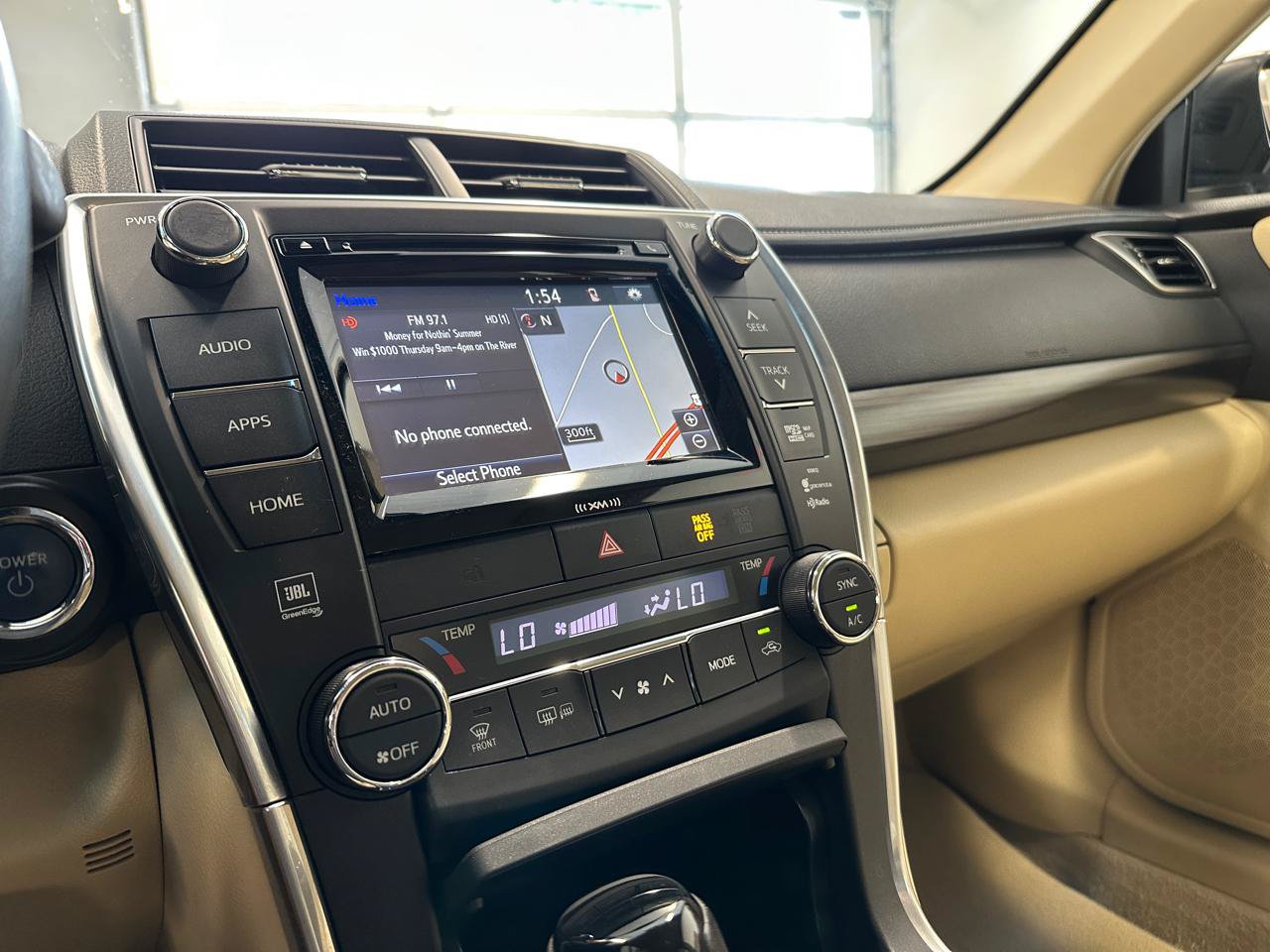 Used 2015 Toyota Camry XLE w/ Moonroof Package FWD image 37