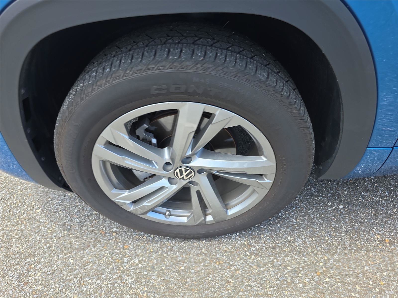 Used 2024 Volkswagen Atlas Cross Sport SEL R-Line AWD/4WD image 9