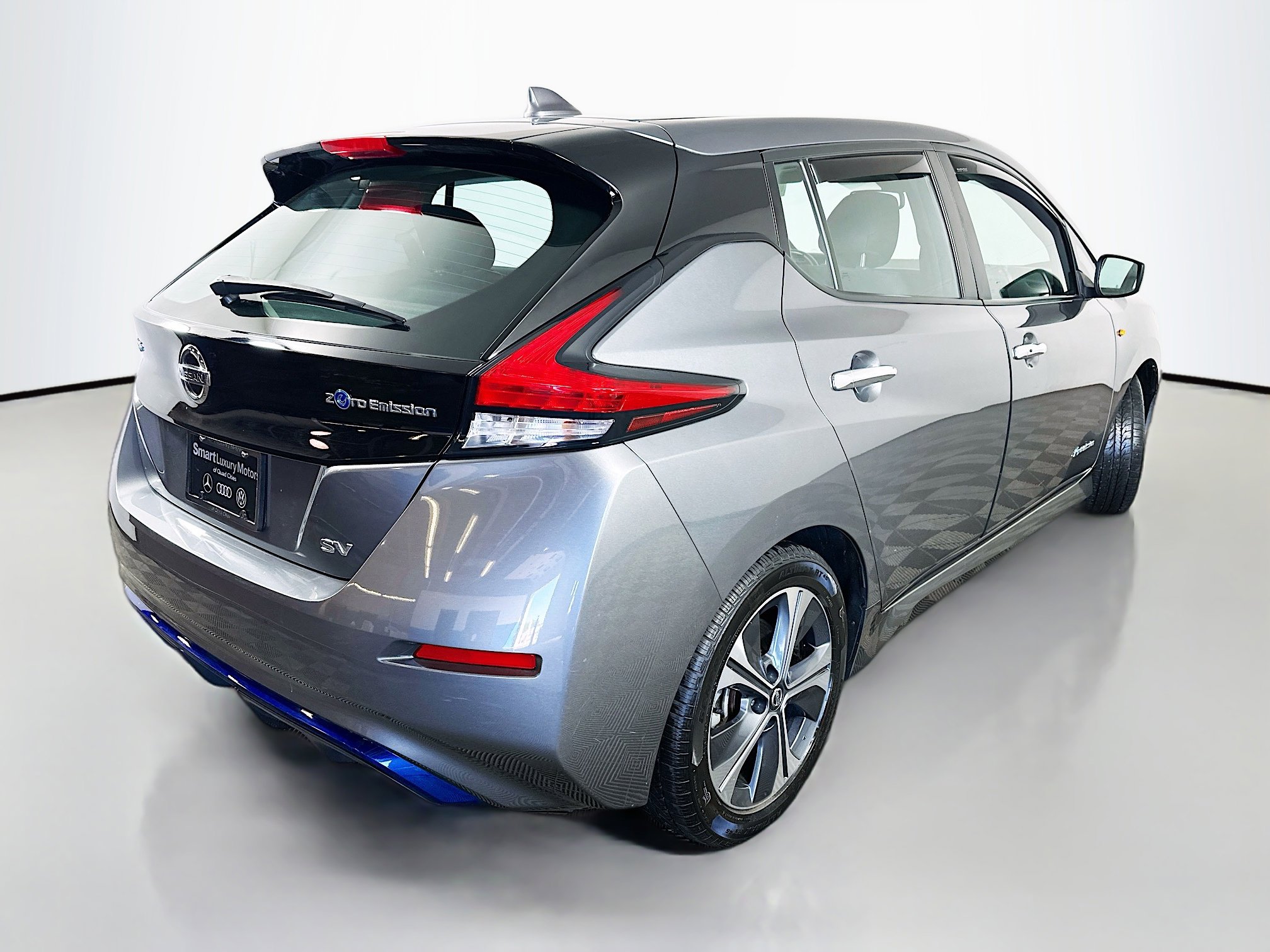 Used 2018 Nissan Leaf SV w/ SV Technology Package FWD image 7
