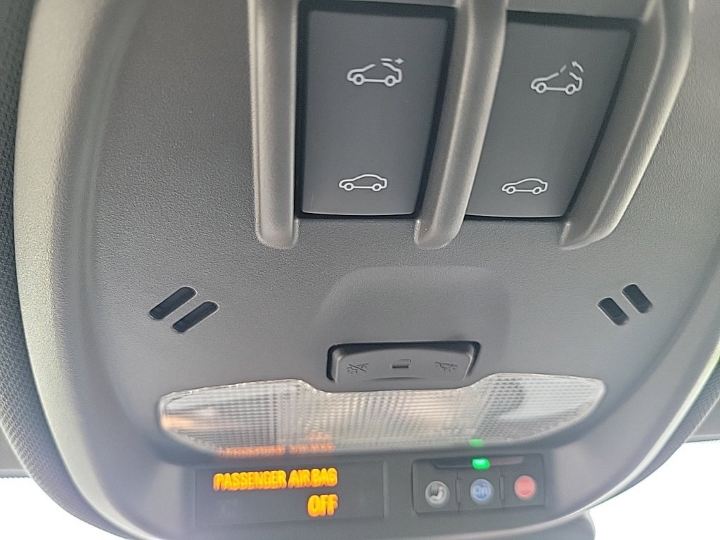 Used 2024 Chevrolet Trax RS w/ Sunroof Package FWD image 17