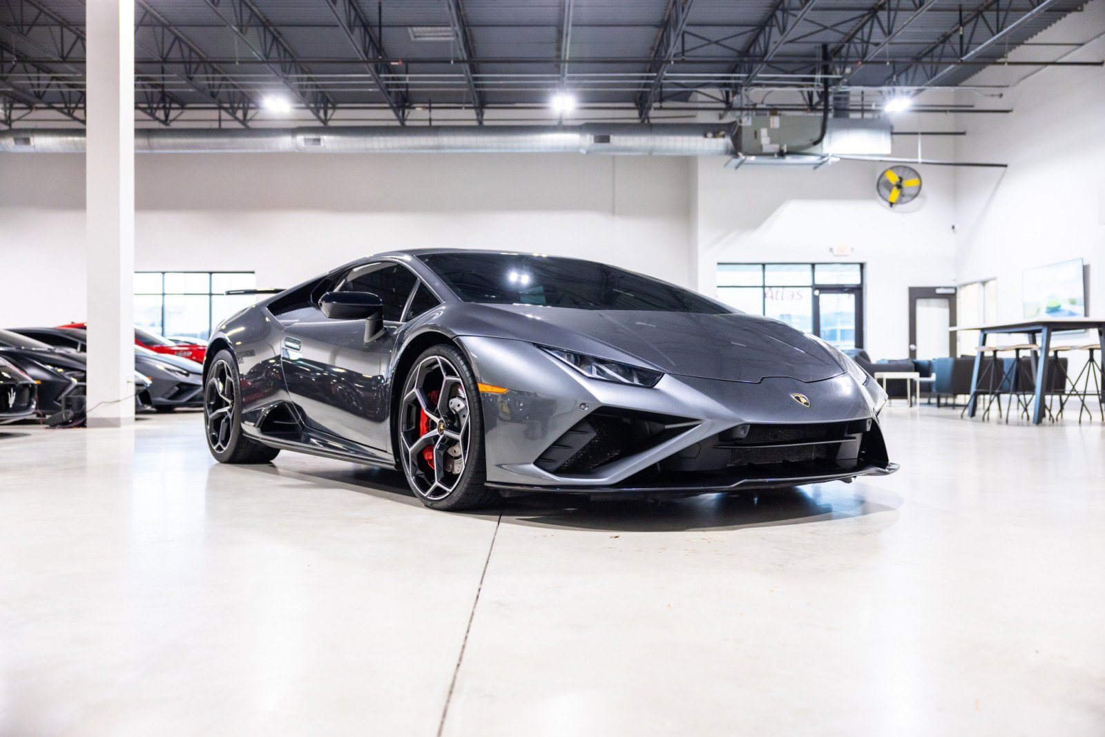 Used 2021 Lamborghini Huracan EVO RWD image 3