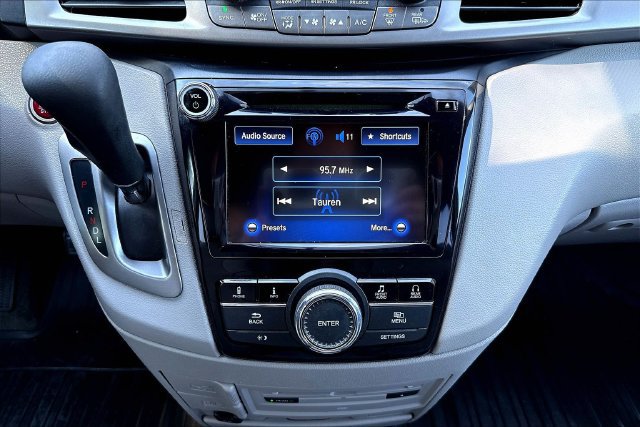 Used 2016 Honda Odyssey SE image 17