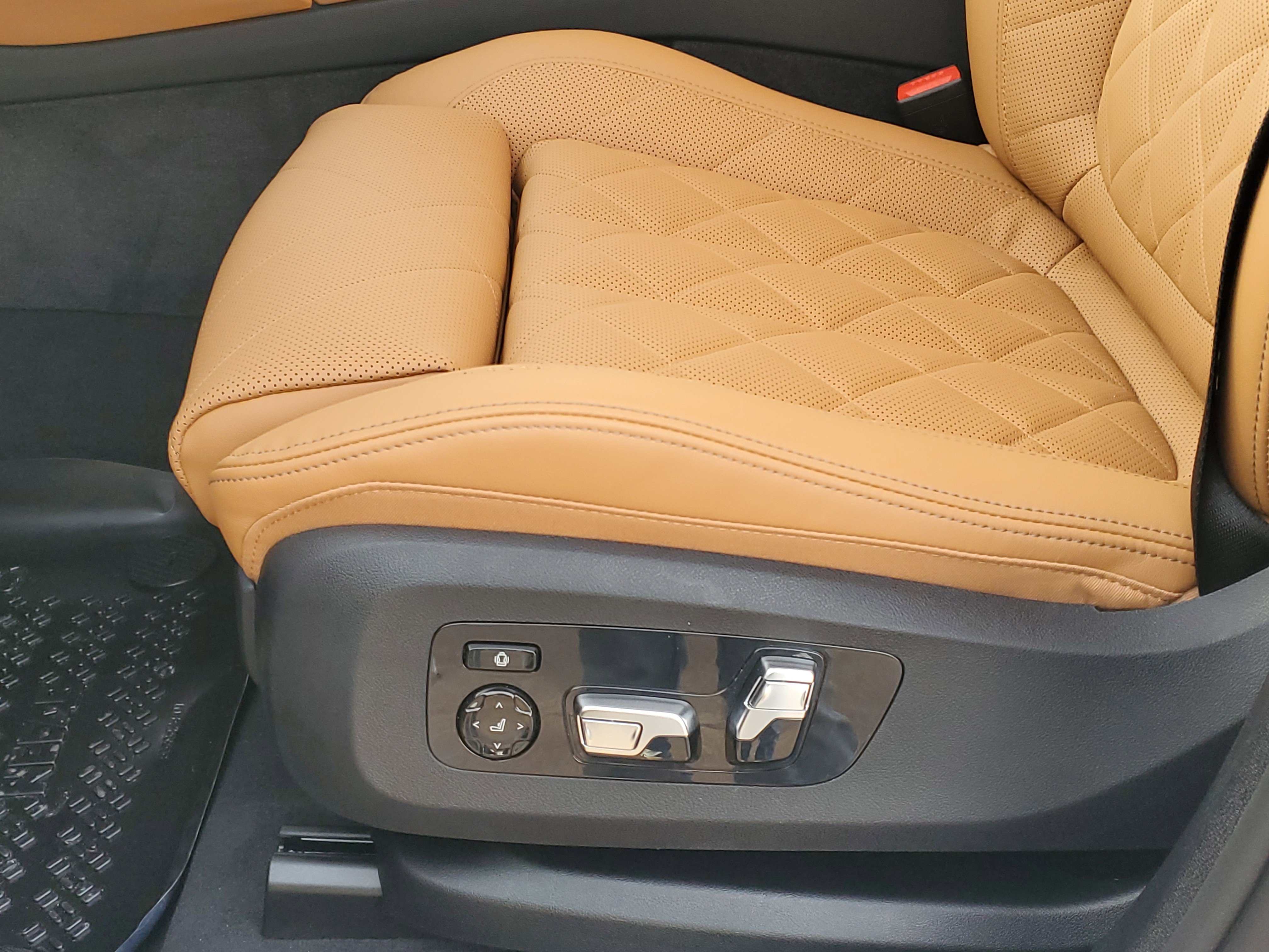 New 2026 BMW X6 xDrive40i w/ Climate Comfort Package image 9