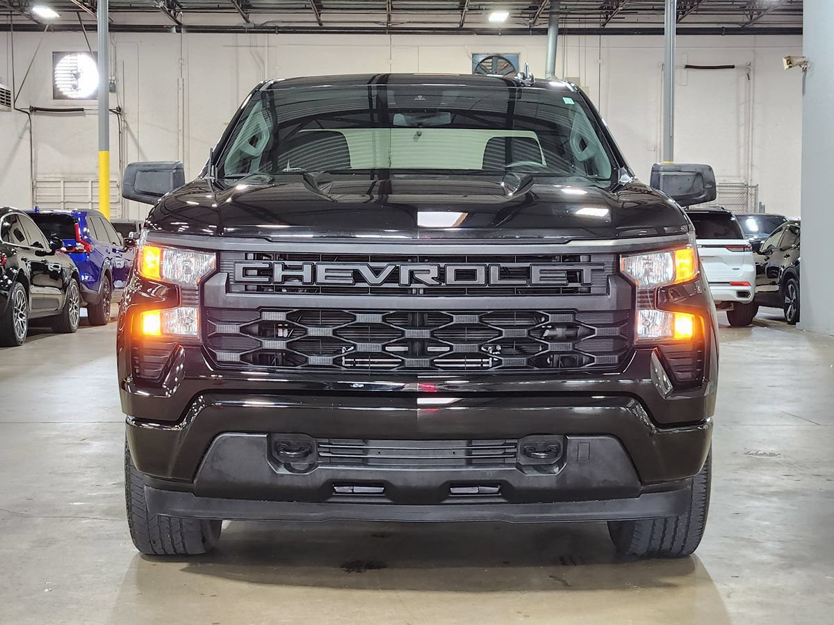 Used 2023 Chevrolet Silverado 1500 Custom AWD/4WD image 2