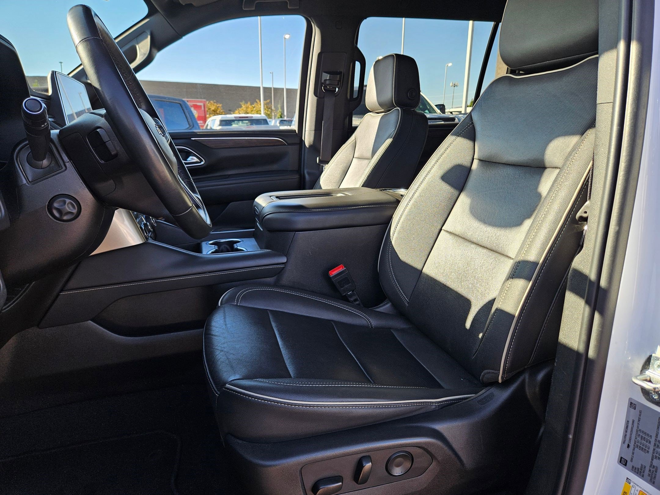 Used 2024 Chevrolet Suburban Premier image 15