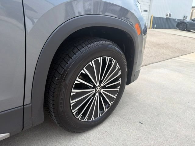 Used 2025 Volkswagen Tiguan S w/ 18" Wheel Package FWD image 23
