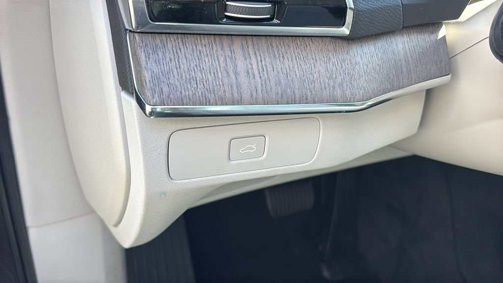Certified 2023 Volvo XC90 B5 Plus w/ Protection Package Premier AWD/4WD image 13