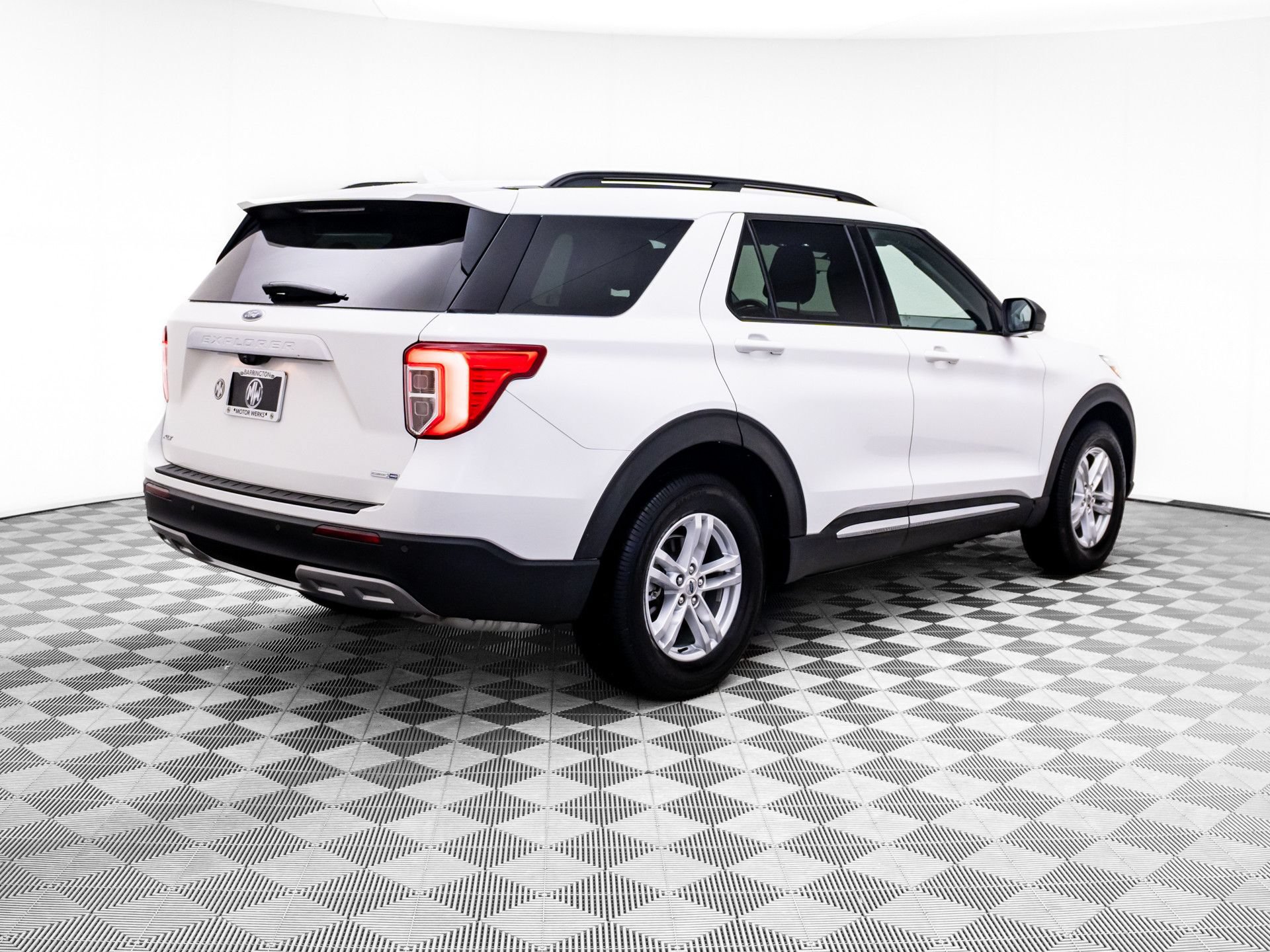 Used 2020 Ford Explorer XLT w/ Equipment Group 202A AWD/4WD image 5