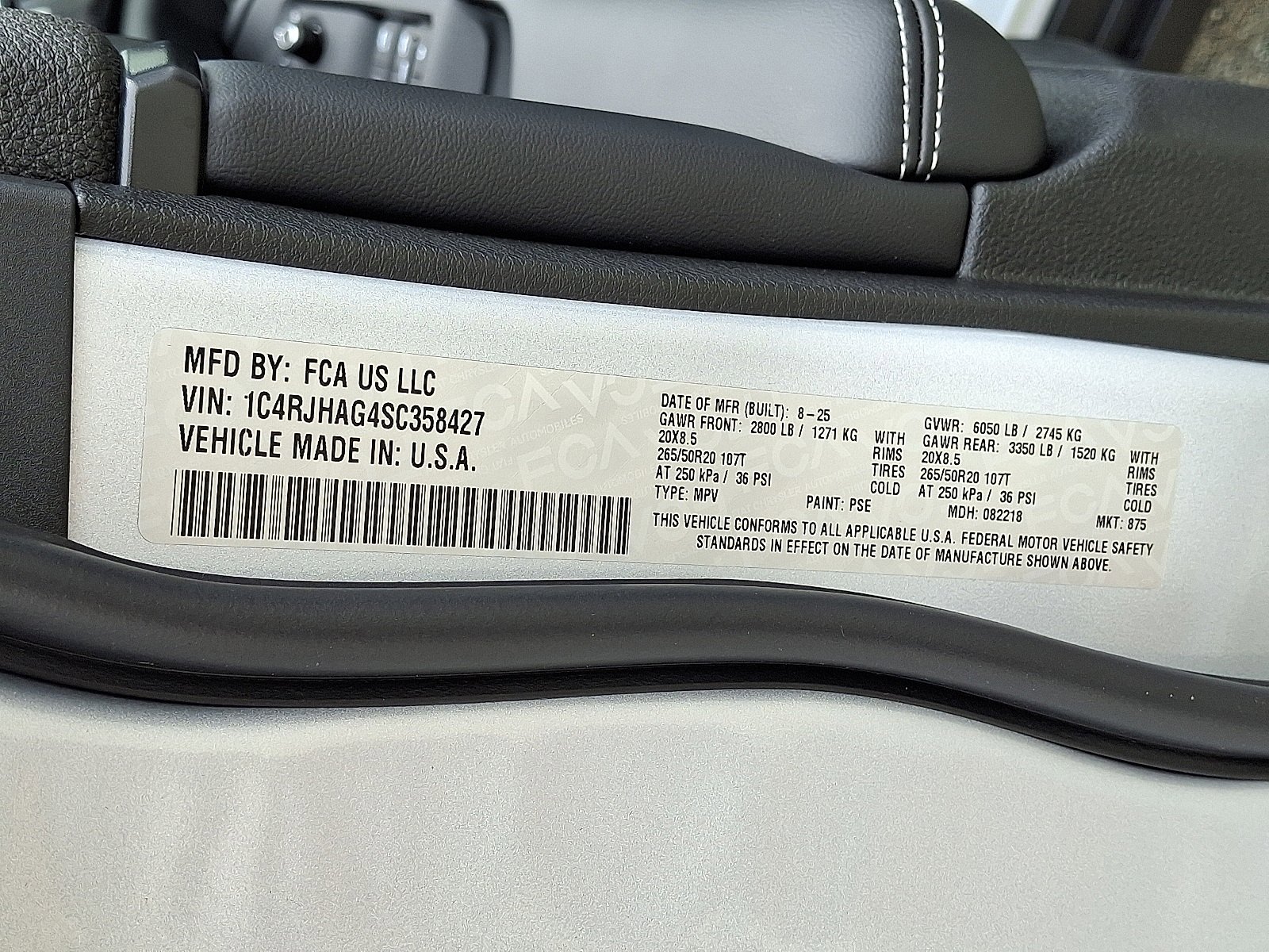 New 2025 Jeep Grand Cherokee Altitude image 9