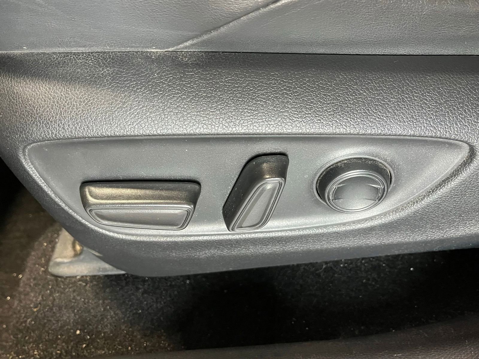 Used 2020 Toyota RAV4 XSE AWD/4WD image 18