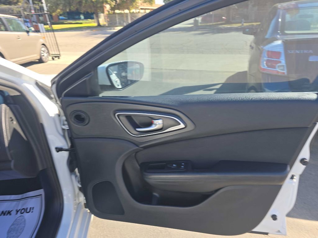 Used 2016 Chrysler 200 Limited w/ Convenience Group image 15