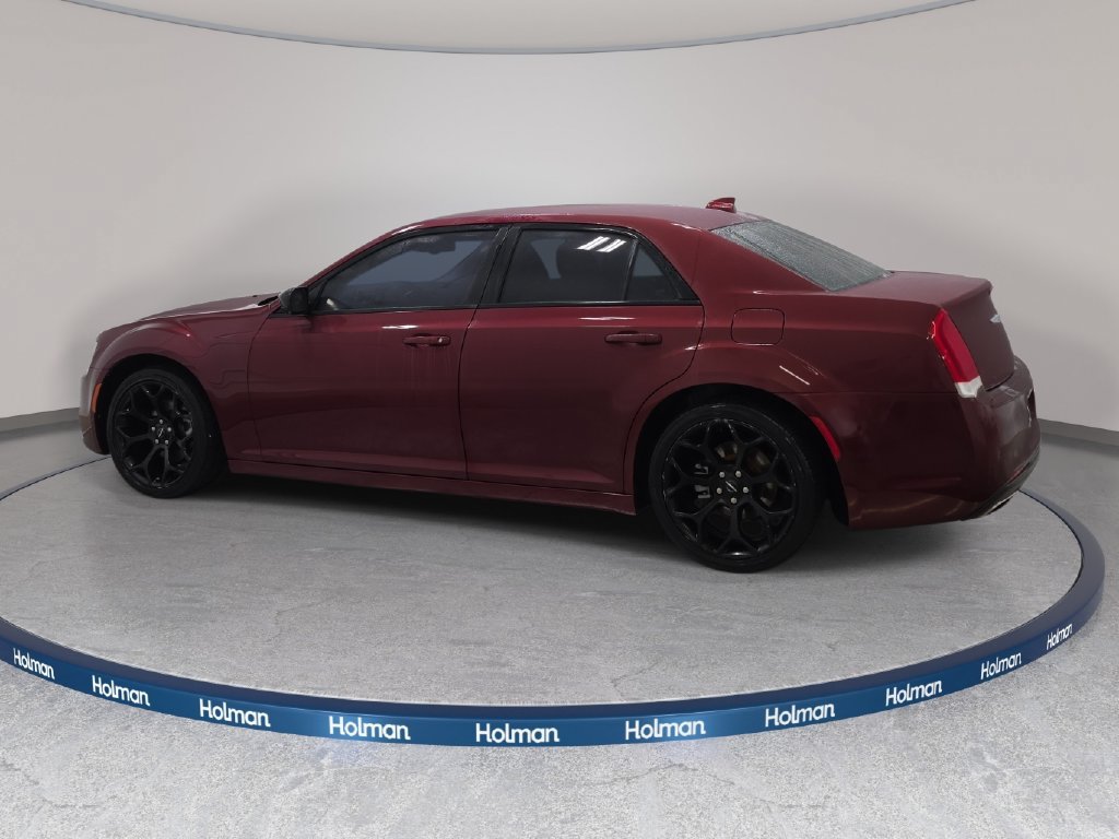 Used 2018 Chrysler 300 Touring w/ Sport Appearance Package RWD image 9
