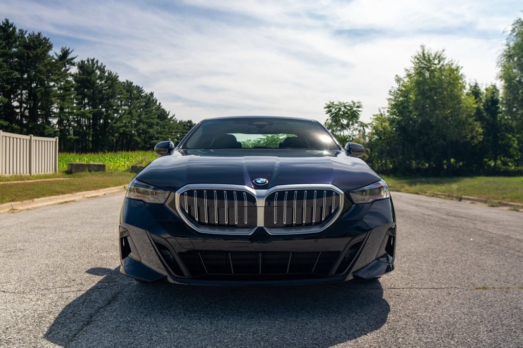 Used 2024 BMW 540i xDrive w/ Premium Package AWD/4WD image 2