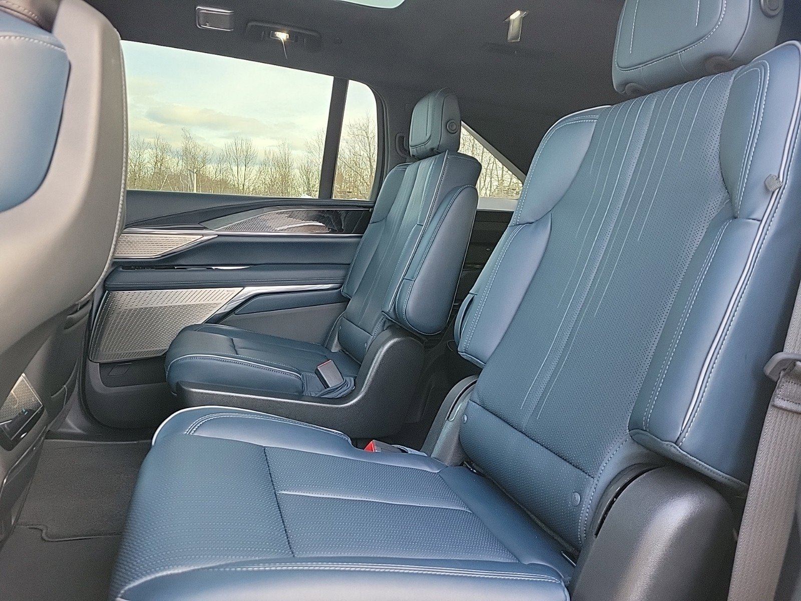 New 2025 Cadillac Escalade IQ Luxury 2 AWD/4WD image 28