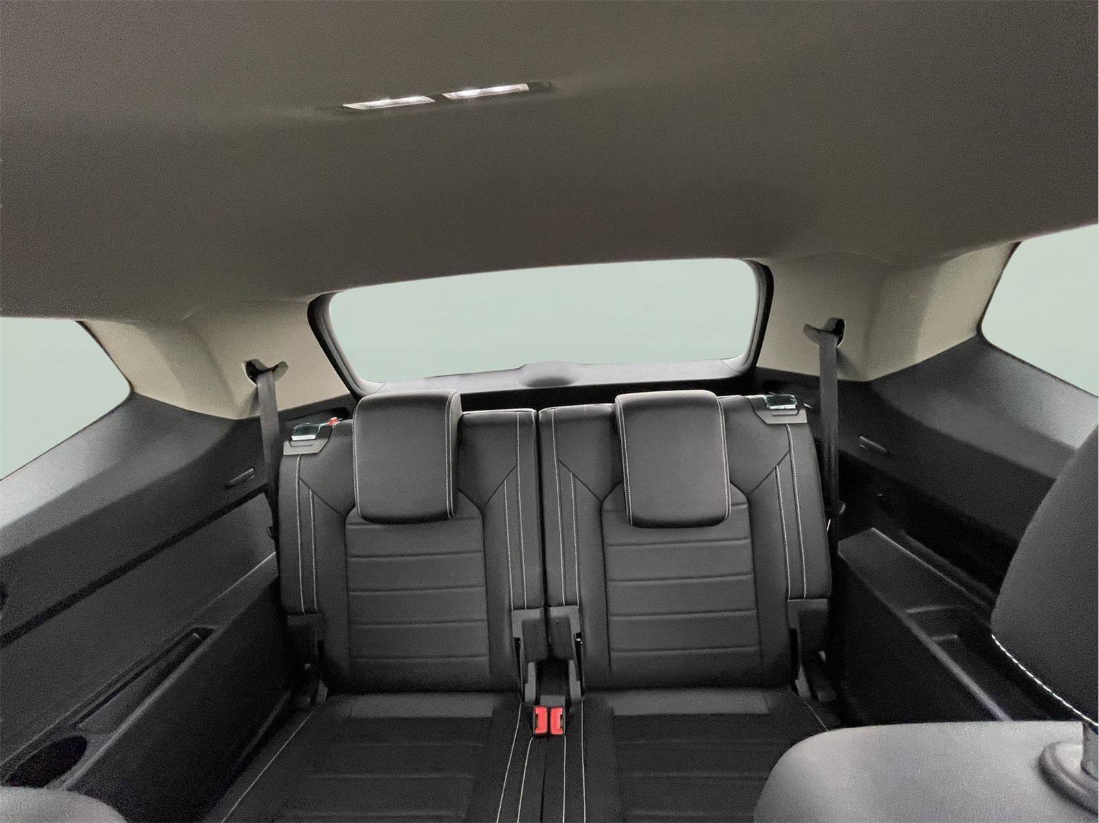 Used 2025 Volkswagen Atlas SEL image 17