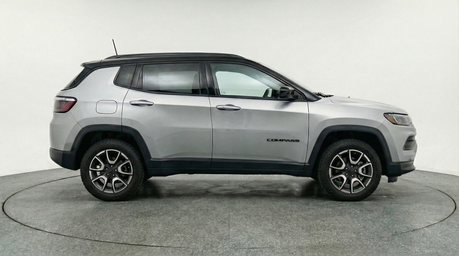 Used 2025 Jeep Compass Trailhawk image 11