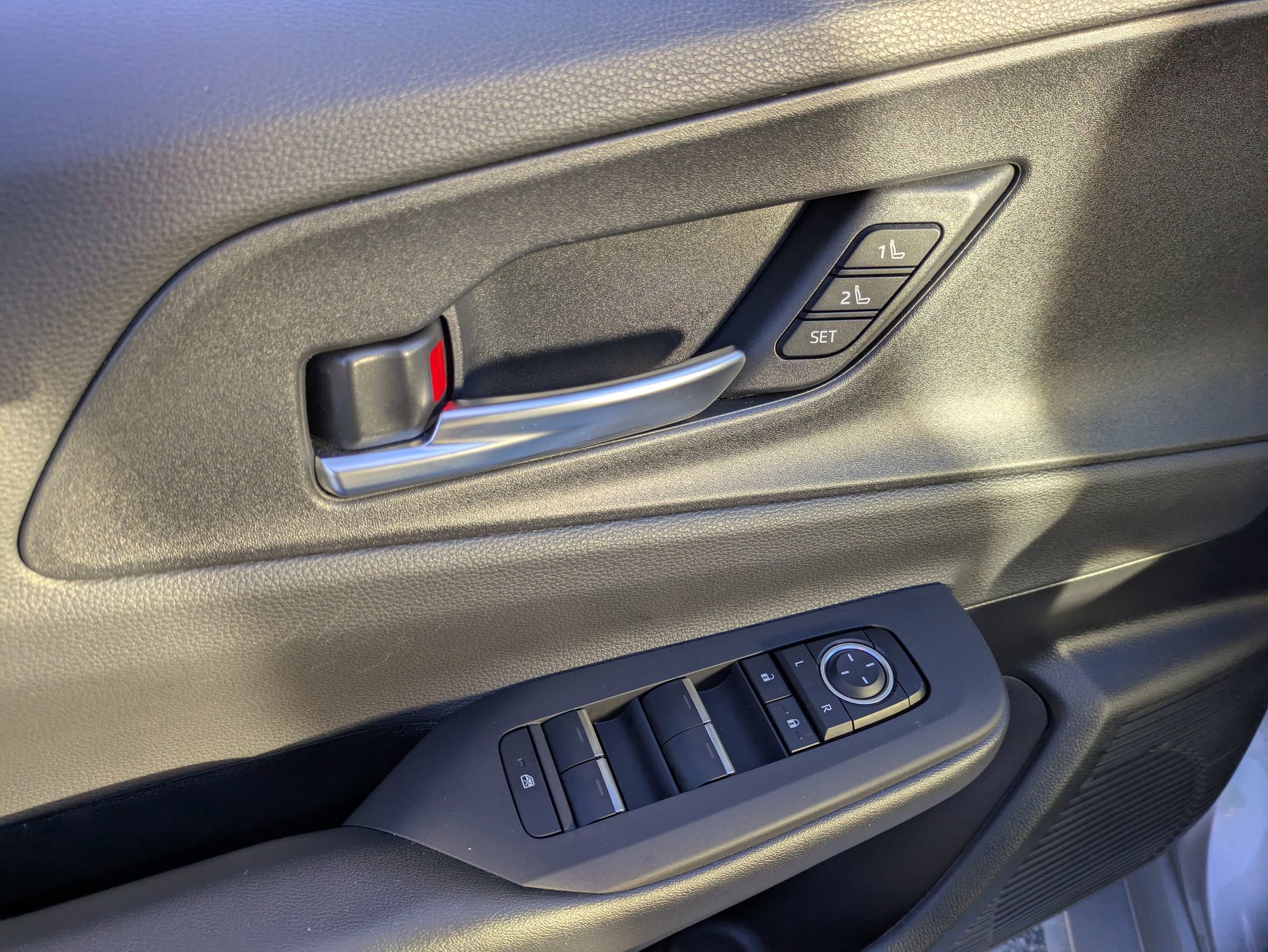 Used 2025 Toyota Prius Plug-In Hybrid image 16