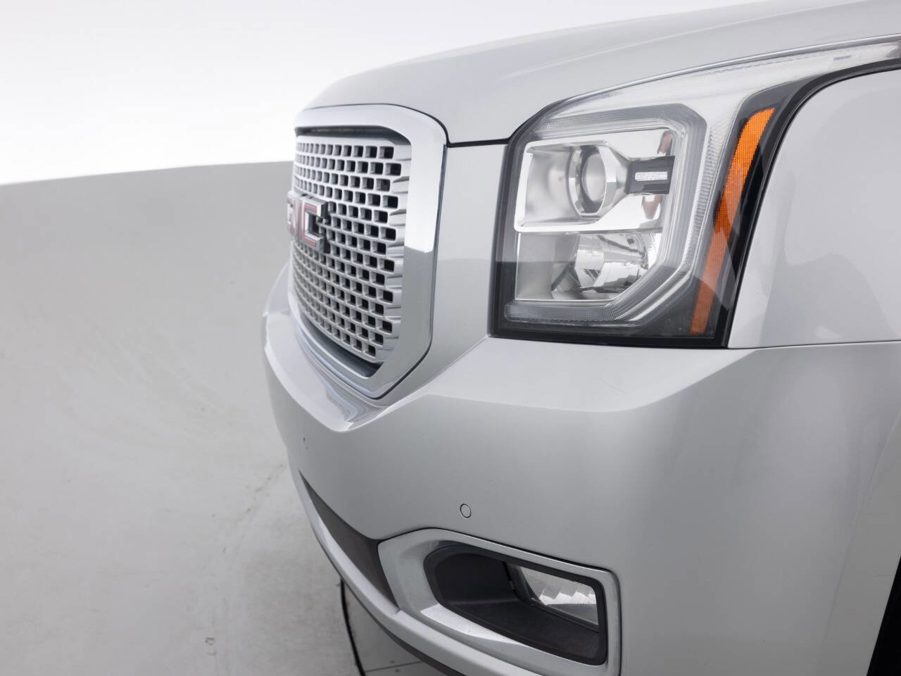 Used 2016 GMC Yukon XL Denali w/ Open Road Package AWD/4WD image 15