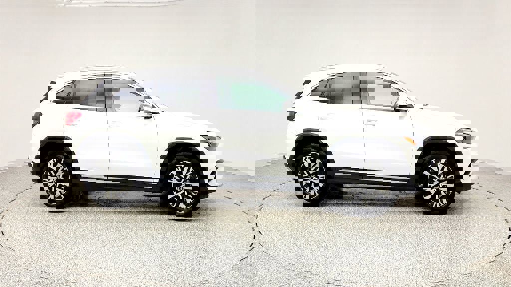 Used 2026 Mercedes-Benz GLA 250 4MATIC image 4