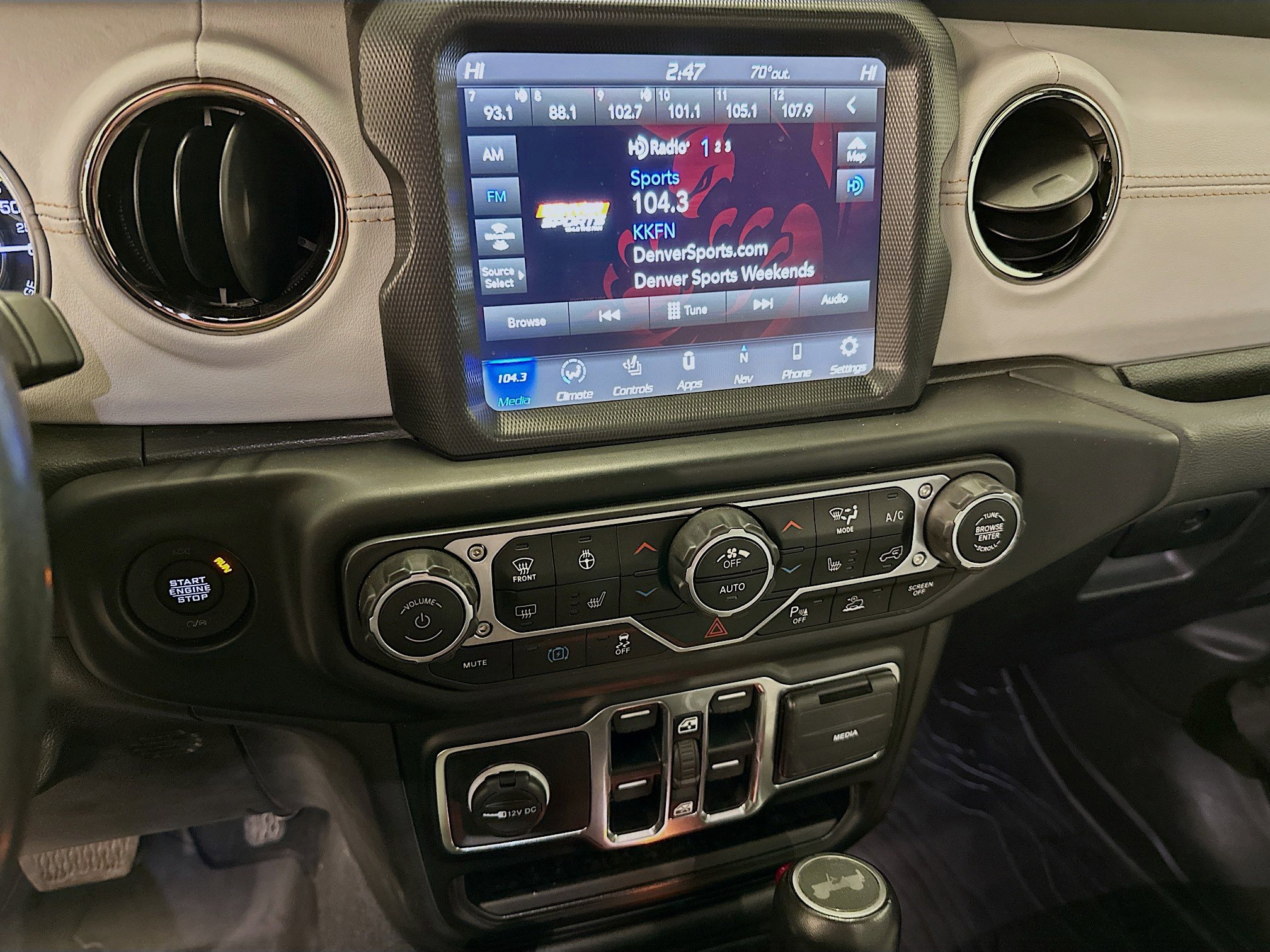 Used 2023 Jeep Wrangler Unlimited Sahara image 26