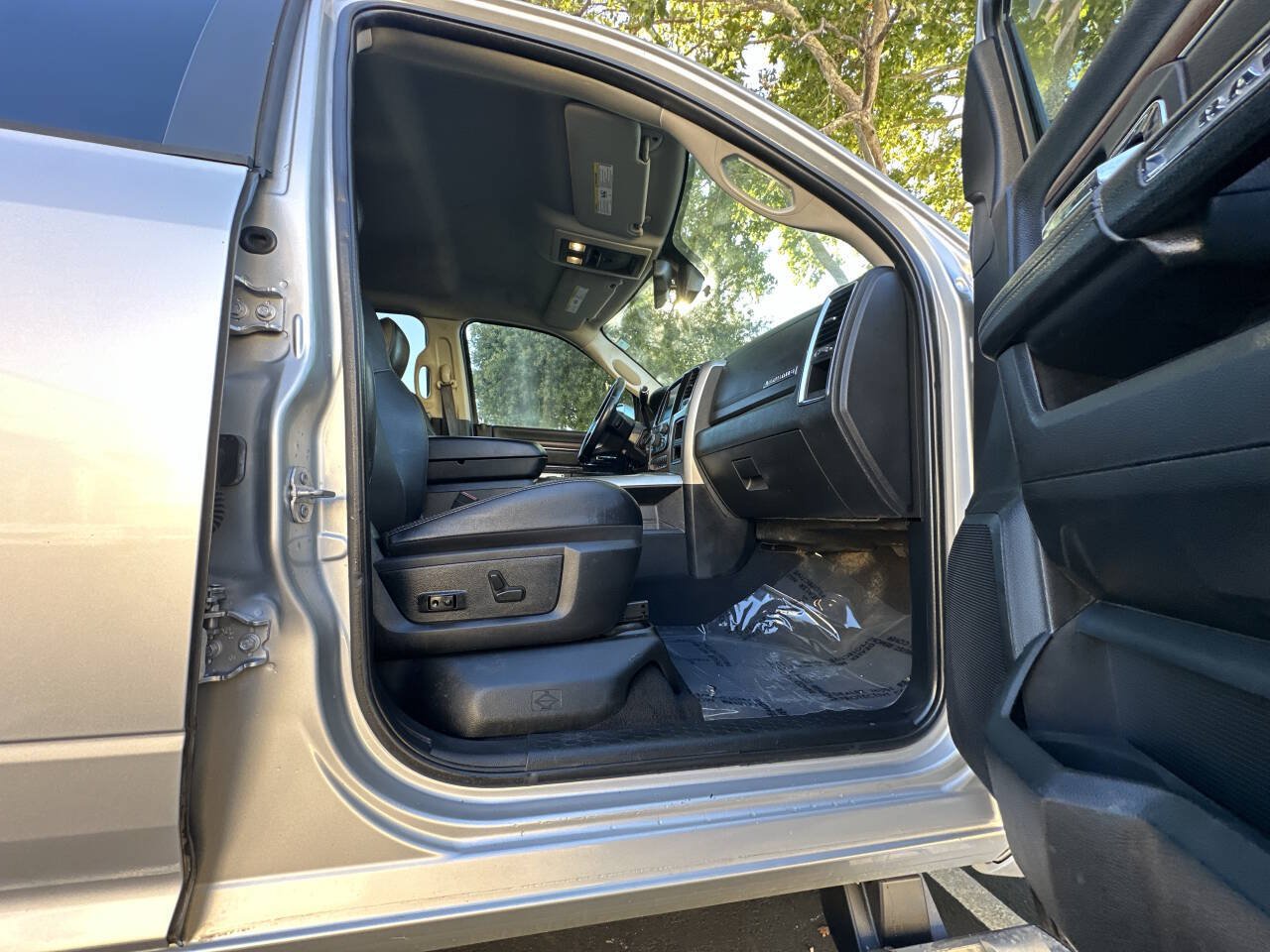 Used 2016 RAM 3500 Laramie w/ Convenience Group AWD/4WD image 13